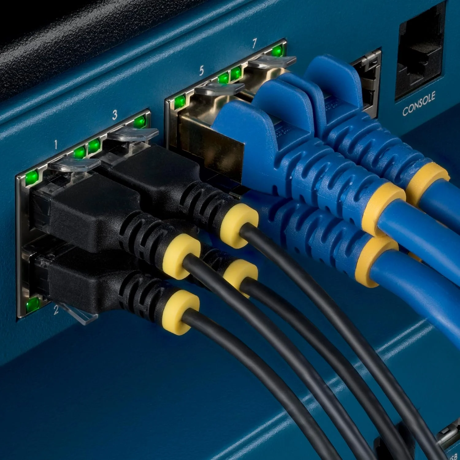 StarTech Cavo Ethernet CAT6a Ultra Sottile da 2 m Nero, Snagless, UTP in Rame Puro 34AWG, Cavo Patch RJ45 Sottile, Sottoposto a Test Fluke - Image 6