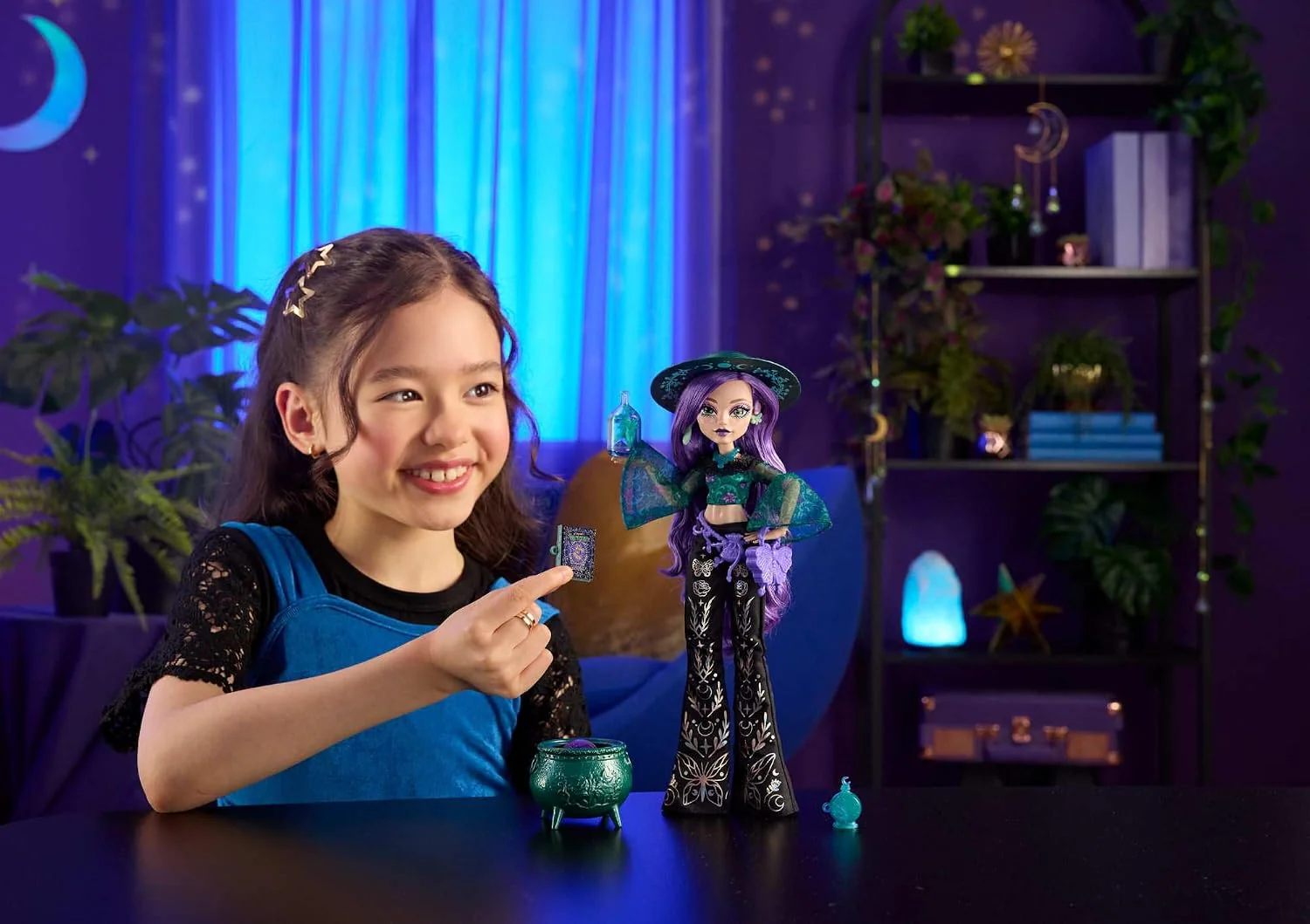 Monster High Doll, Moonspell Magic Willow Thorne The Nature Witch with Hearing Aid, Cauldron Surprise & Accessories like Herb Jar, JMB92 - Image 4