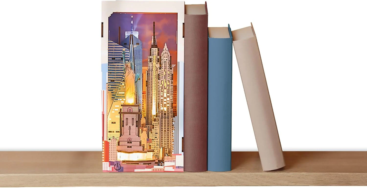 Revell Tiny Adventures Tiny Adventures - New York Book Nook - With LED Lighting, 3D Miniature DIY Wooden Craft - Image 7