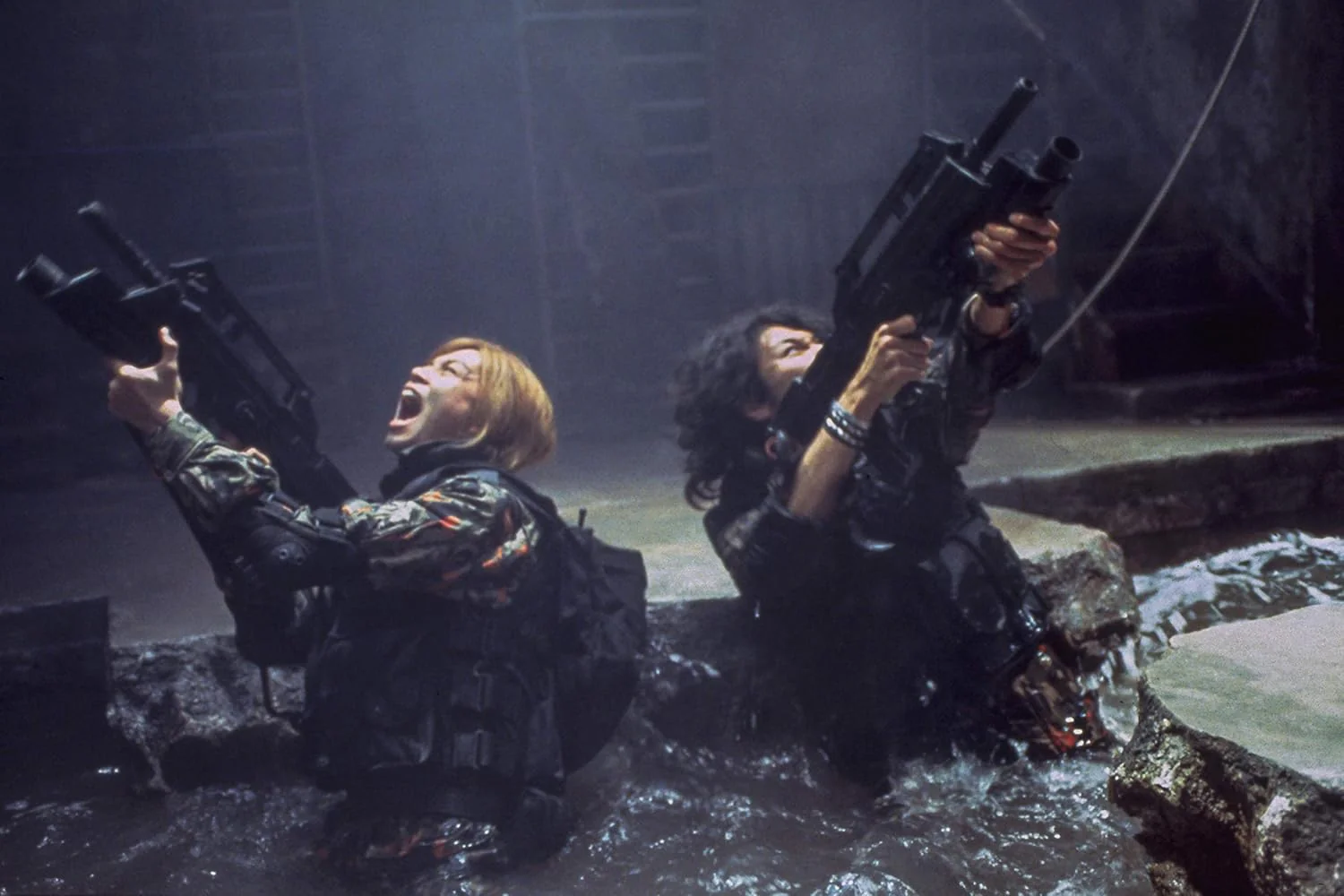 FUKASAKU, KINJI / FUKASAKU, KENTA - BATTLE ROYALE 2 - REVENGE CUT - Image 3