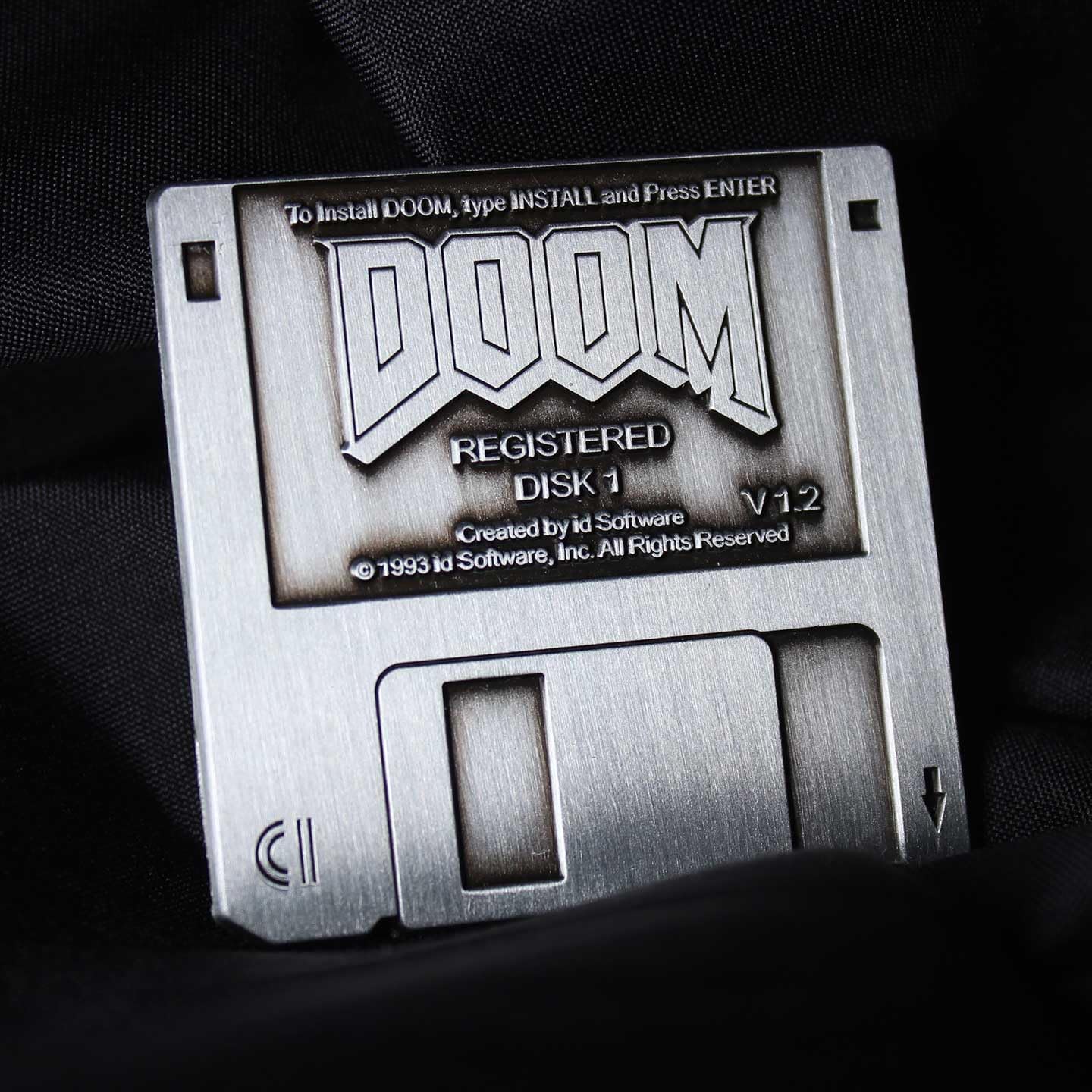 DOOM Floppy Disk Limited Edition Pin Badge, 45 x 45mm, Metall Gummi - Image 4