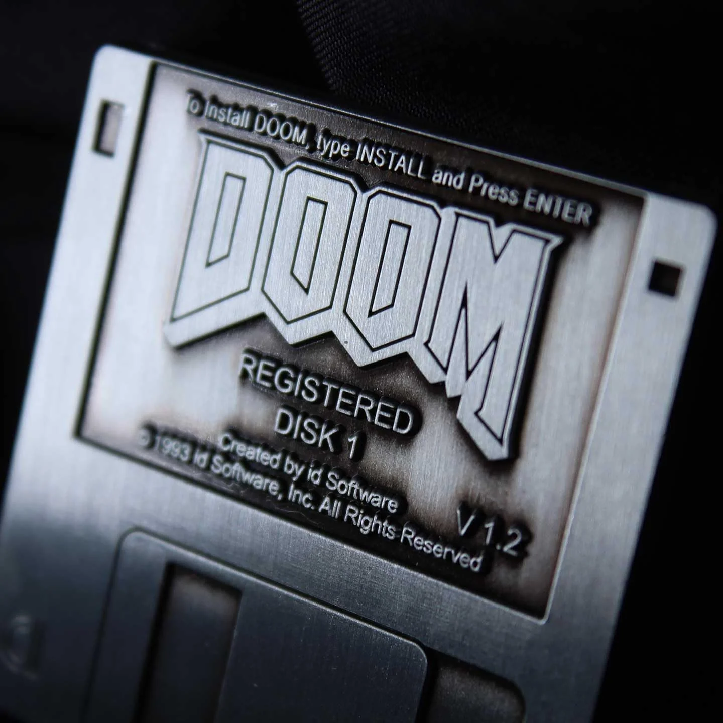 DOOM Floppy Disk Limited Edition Pin Badge, 45 x 45mm, Metall Gummi - Image 5