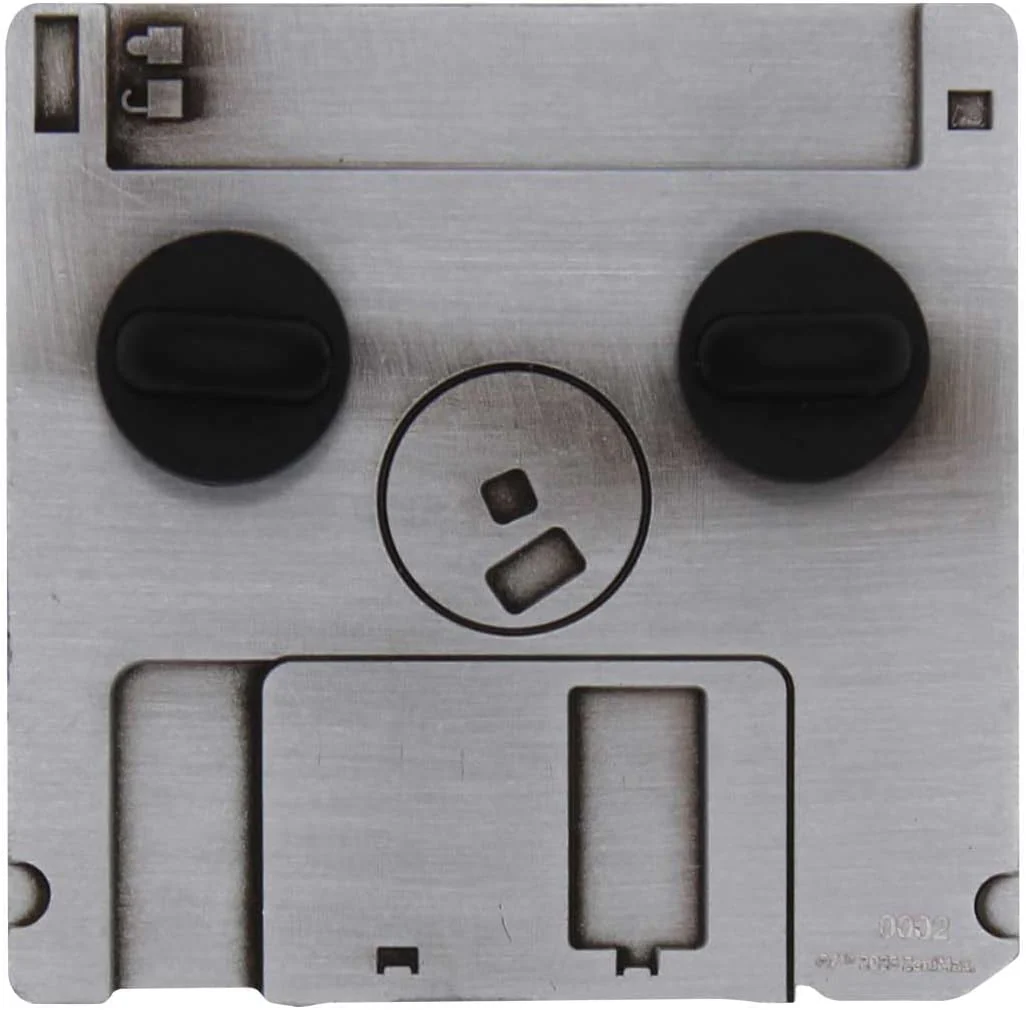 DOOM Floppy Disk Limited Edition Pin Badge, 45 x 45mm, Metall Gummi - Image 8