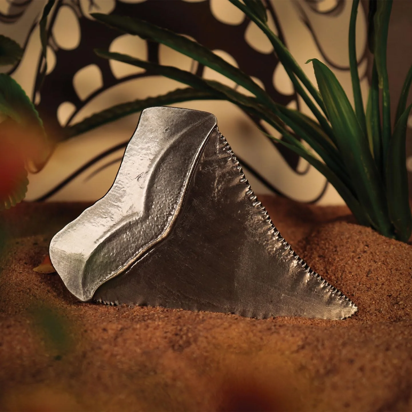 FaNaTtik Jaws 50th Anniversary Shark Tooth Metal Medallion - Limited Edition Collectible with Art Card (Limited to 1.975 worldwide - Image 5