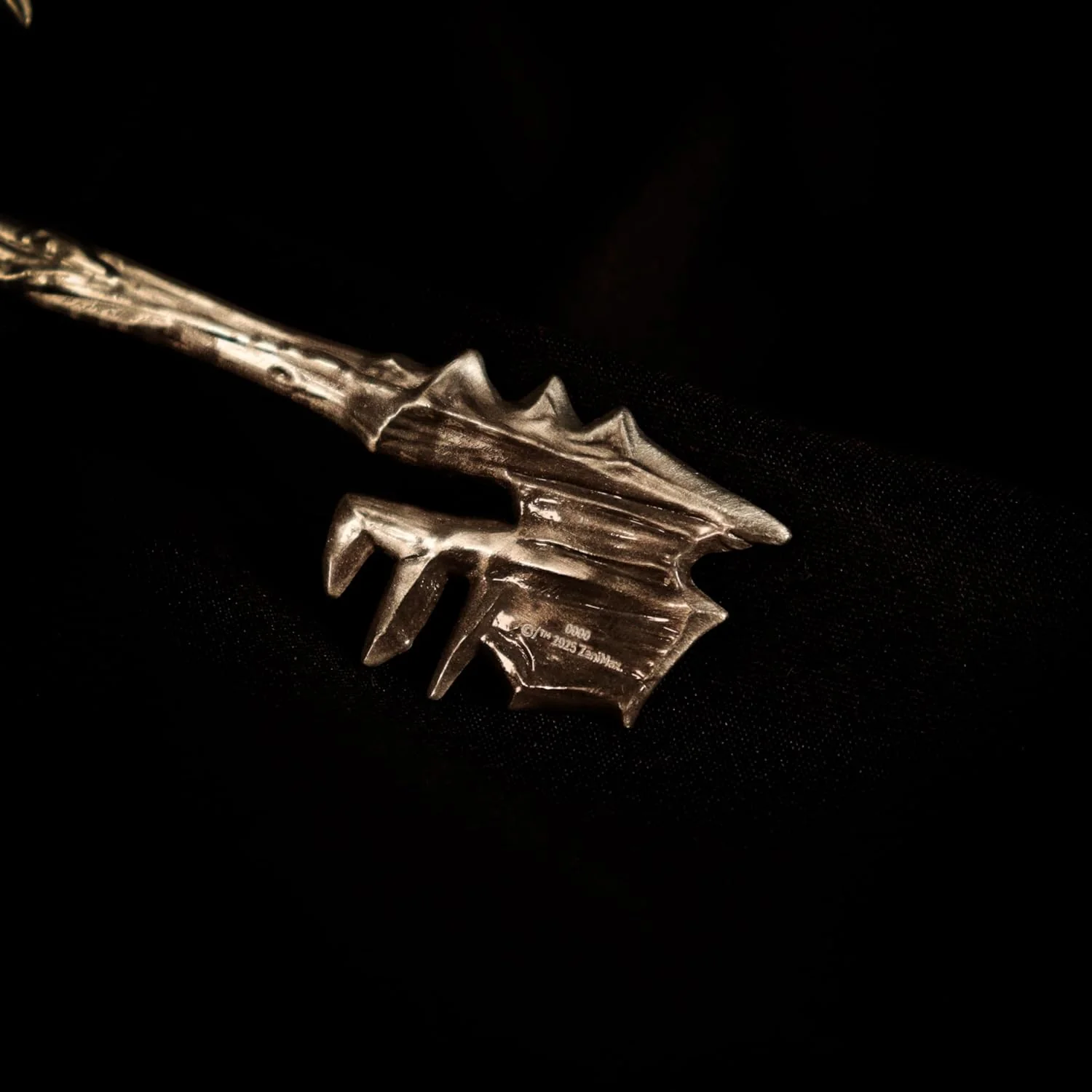 FaNaTtik DOOM: The Dark Ages Replica Metal Secret Key - Limited Edition (5000 weltweit), offizieller Merchandise, Antik-Silber-Färbung - Image 2