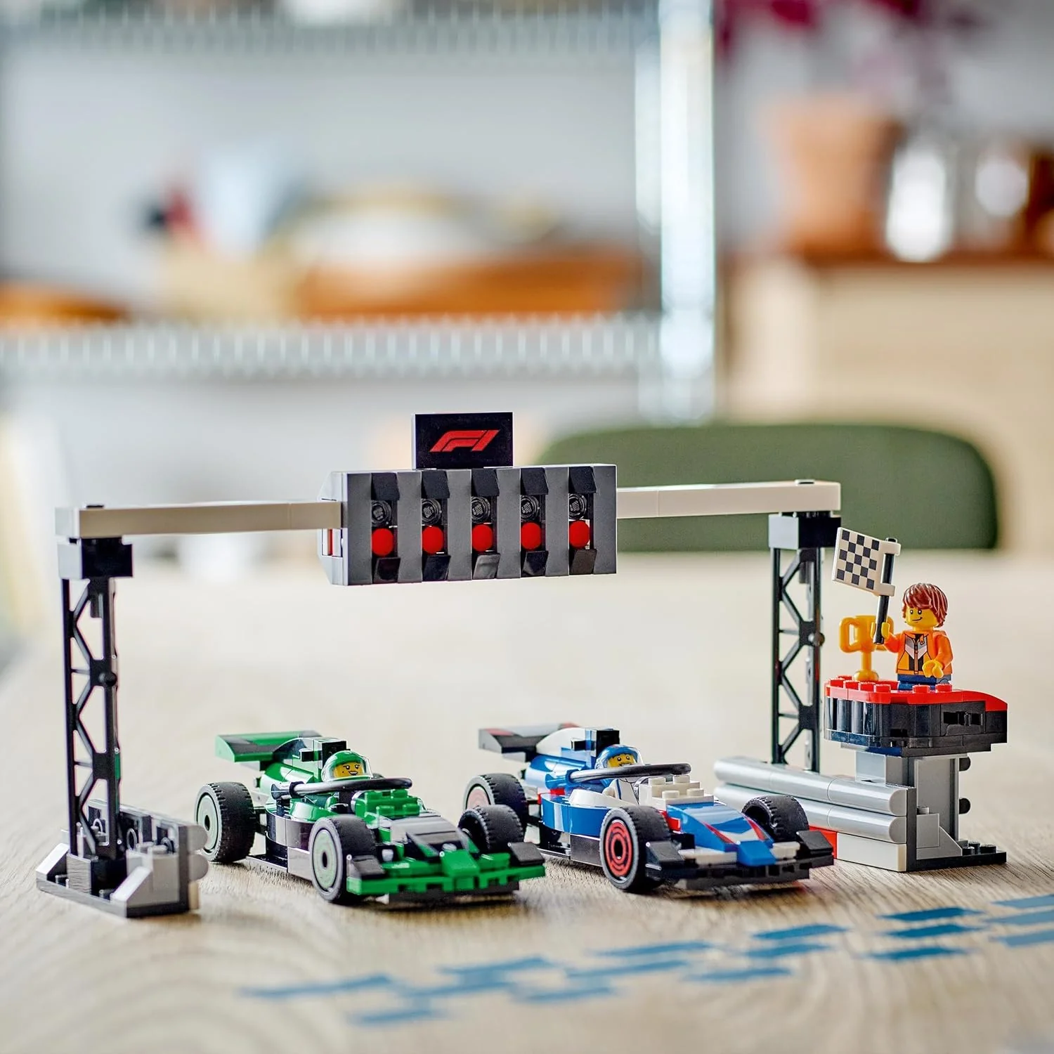 Lego City: F1 Grid With Vcarb & Sauber Race Cars (60474) - Image 2
