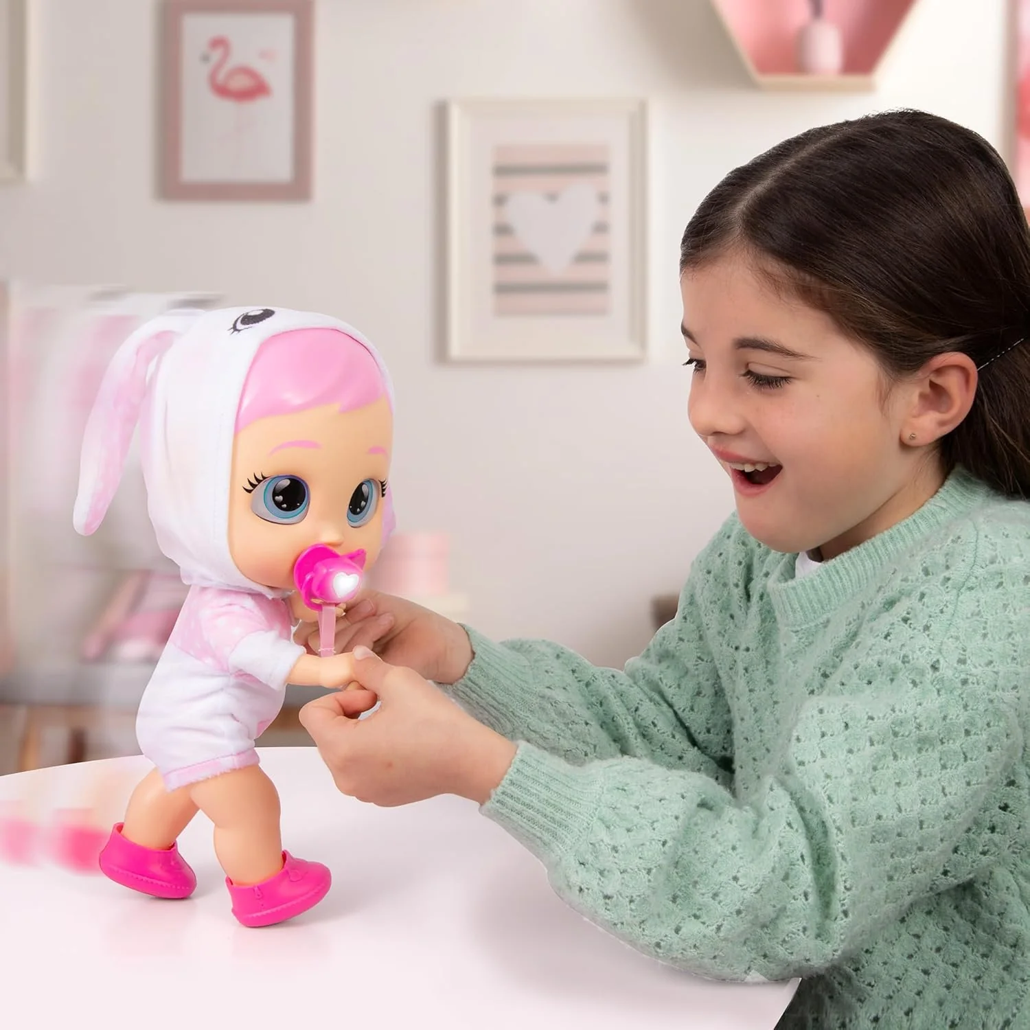 CRY Babies Coney Interaktive Puppe Hilf Coney bei ihren ersten Schritten – sie gibt über 10 Laute und Reaktionen von Sich und kann leuchtende LED-Tränen weinen. Kinder ab 3 Jahren. - Image 5